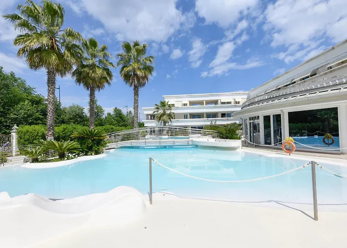 Fab With Pool & Terrace & Freepark *