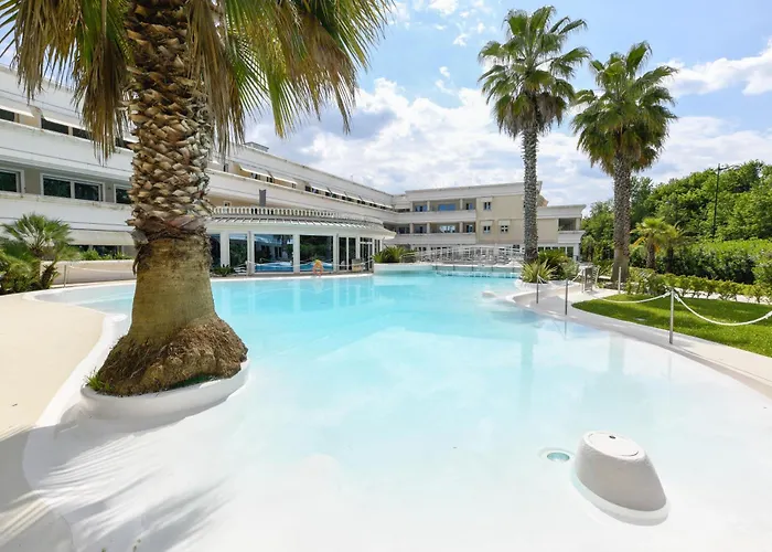 Fab With Pool & Terrace & Freepark 데센자노델가르다