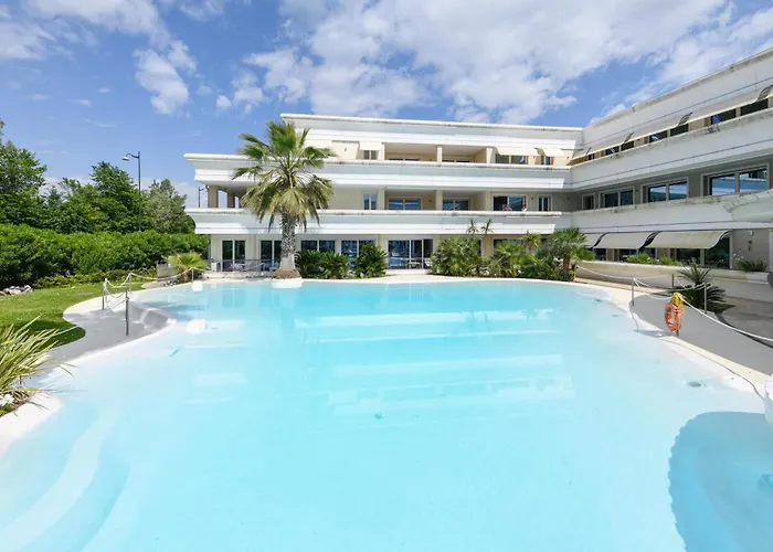 Fab With Pool & Terrace & Freepark 아파트 데센자노델가르다