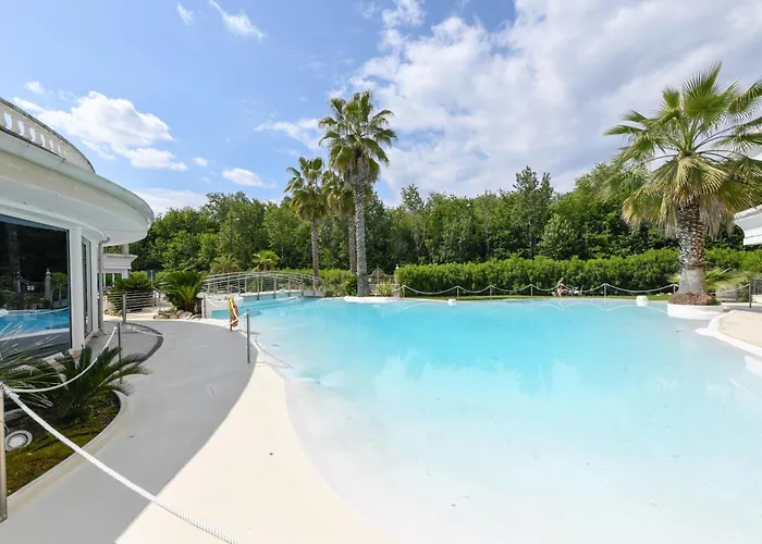 Fab With Pool & Terrace & Freepark 데센자노델가르다