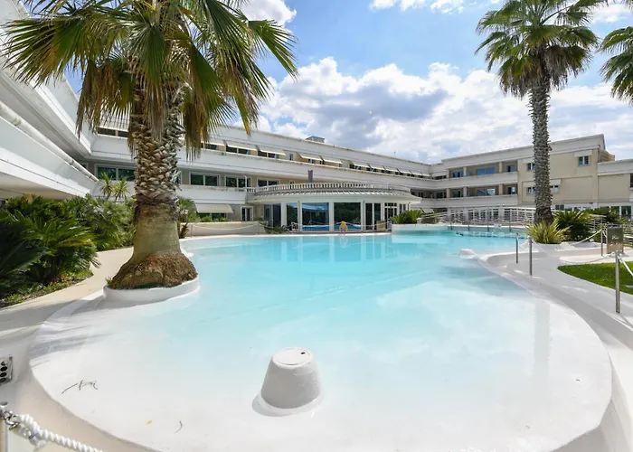 Fab With Pool & Terrace & Freepark 아파트 데센자노델가르다