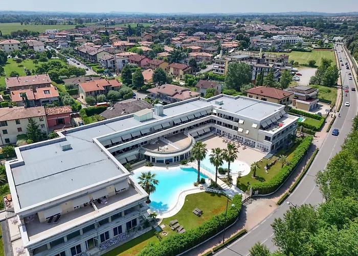 아파트 Fab With Pool & Terrace & Freepark 데센자노델가르다