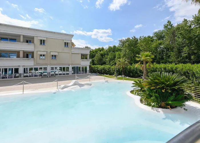 Fab With Pool & Terrace & Freepark 데센자노델가르다