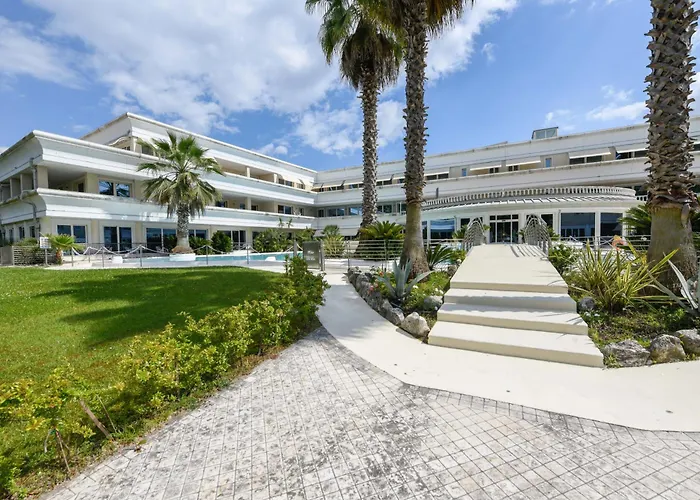 아파트 Fab With Pool & Terrace & Freepark *