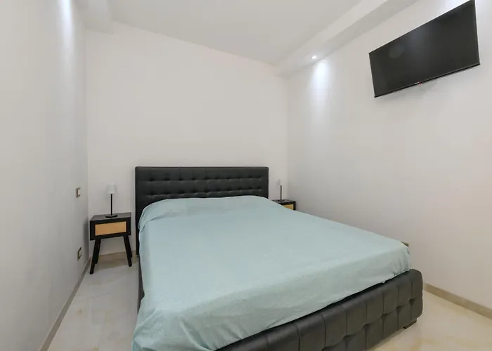 Fab With Pool & Terrace & Freepark * 데센자노델가르다