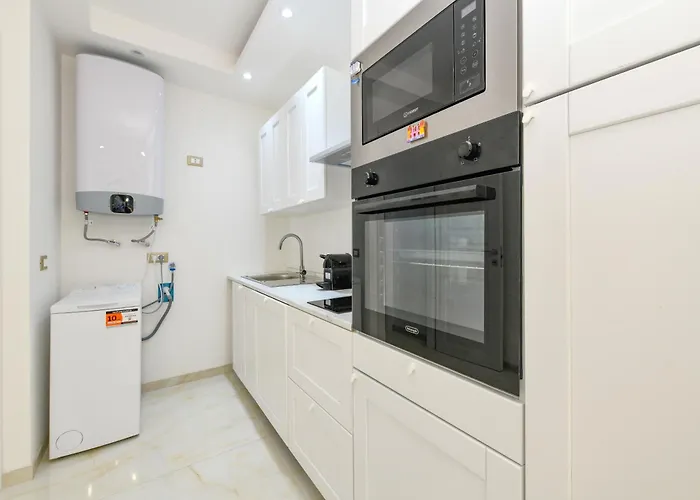 Fab With Pool & Terrace & Freepark 아파트 *