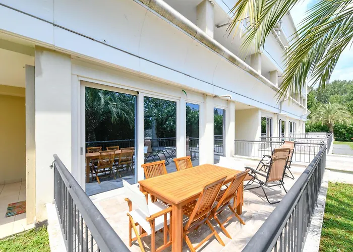 아파트 Fab With Pool & Terrace & Freepark